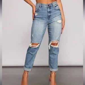NWOT - Rocky High-Rise Destructed Boyfriend Jeans Size 5